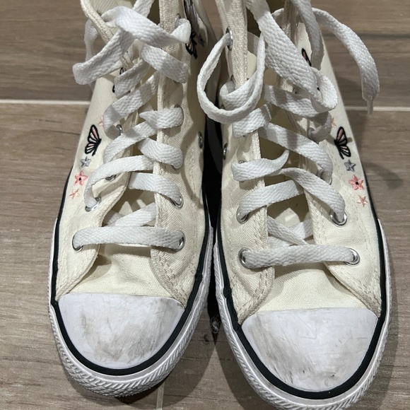 Girls Converse High Tops Size 2.5 US - Picture 3 of 4